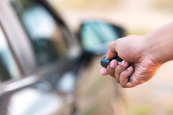 Someone Hit Your Parked Car and Left? What to Do Next | GEICO