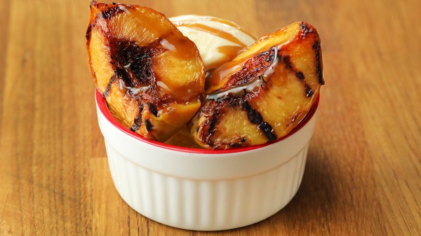 grilled peach sundae