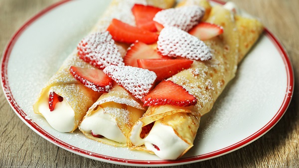 strawberries and cream crepes