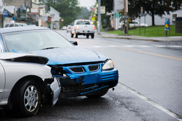 An image of a white car that collided with a blue car on the road
