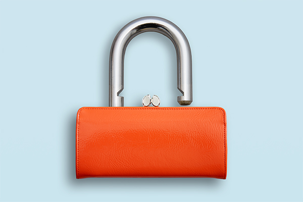 Small purse with a padlock on it.