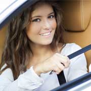woman buckling her seatbelt
